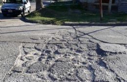 Quejas y preocupación por un bache en 16 y 161