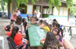 Trastornos con los alimentos para los chicos: Entre los sándwiches del SAE y las carencias en la colonia