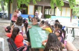 Trastornos con los alimentos para los chicos: Entre los sándwiches del SAE y las carencias en la colonia