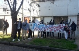 Está internado y en su cumpleaños la familia lo sorprendió con un cálido saludo desde la calle