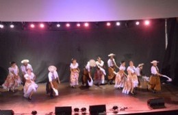 Espectáculo de danzas folklóricas en el Victoria