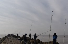 Exitoso torneo de pesca de pejerrey en la escollera de la Isla Paulino