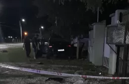 Tragedia en Montevideo y 71: chocó contra un paredón y murió