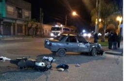 Horror en La Plata: murió una joven embarazada en un choque entre un auto y una moto