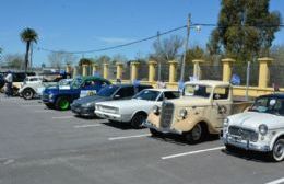 “Paseo del Inmigrante”: recorrida de las Reinas por la ciudad y exposición de autos antiguos