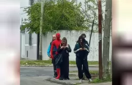¿Spiderman al rescate? El Hombre Araña apareció en Berisso antes del temporal