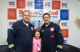 Papá Noel y Bomberos palpitando la recorrida en Berisso: "volver a armar las bolsitas y repartirlas nos entusiasma"