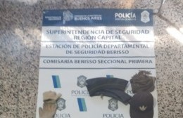 Le robaron a una joven y quedaron detenidos a pocas cuadras del hecho