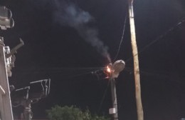 Susto por incendio en un poste de luz