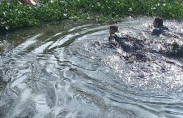 Se quiso suicidar arrojándose al canal y fue rescatado por los bomberos