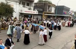 Berisso celebró la Tradición con un multitudinario Pericón sobre la avenida Montevideo