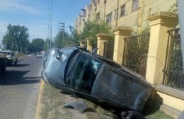 Vuelco en calle La Portada