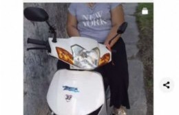 Le robaron la moto a una enfermera a plena luz del día