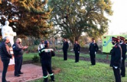 Sencilla ceremonia para conmemorar el Día del Bombero Voluntario Argentino