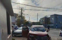 Choque en 13 y 164: los autos terminaron arriba de la vereda