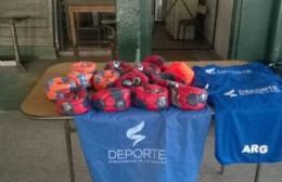 Entrega de materiales para la Escuela de Iniciación Deportiva de Handball en el Club El Carmen