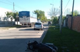 Accidente en 13 y 152: un motociclista herido