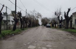 Vecinos hartos por el precario "arreglo" de una calle: "¿Nos están cargando?"