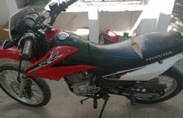 Robaron una moto, se escapaban y terminaron arrestados