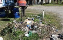 Hay fuertes quejas por las calles tapadas de basura