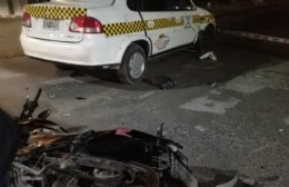 Accidente enntre moto y taxi en Avenida Montevideo y 24