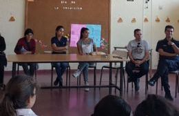 Uniformados dan charlas en las escuelas para que los niños y jóvenes "pierdan el miedo a la policía"