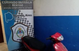 Personal policial recupera moto robada