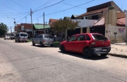 Taxista chocó contra un auto estacionado en 13 entre 157 y 158