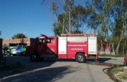 Incendio controlado por Bomberos en el Barrio Náutico