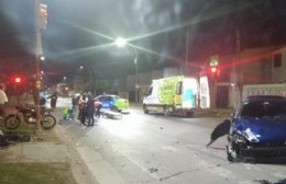 Choque entre un auto y una moto en Montevideo y 32