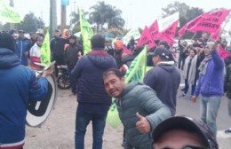 La Agrupación Blanca y Azul de la UOCRA recorrió La Portada en reclamo de puestos laborales