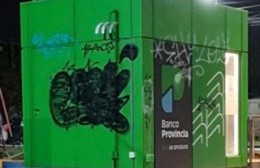 Otro acto de vandalismo: pintarrajearon cajero automático recientemente inaugurado