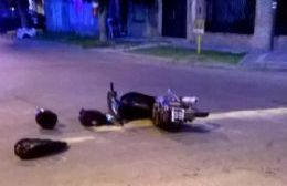 Chocaron una moto y un automóvil en la esquina de 13 y 159