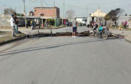 Fueron a reclamar a la casa del intendente y cortaron la calle