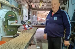 Hugo, el artesano que reconstruy&oacute; la vieja cancha de Gimnasia