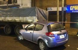 Auto impactó a un camión en plena Avenida Montevideo