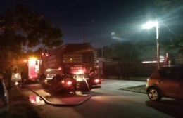Dos incendios simultáneos: gran trabajo de los bomberos en la madrugada