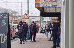 Endeudarse para comer: vecinos de Berisso denuncian créditos trampa