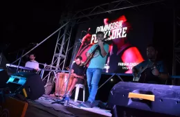 Disfrute comunitario en el segundo domingo de folklore