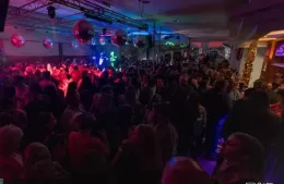 Última fiesta retro del año con cenas agotadas