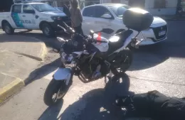 Accidente entre una moto y un auto dejó un herido