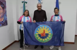 Cagliardi recibió a integrantes de Dragones Rosas que competirán en Francia