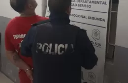 Retuvo a un ladrón que se le había metido a robar