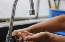 Familia denuncia que lleva casi dos semanas sin agua y reclama una respuesta de ABSA