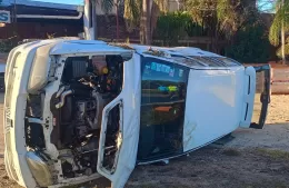 Despiste y vuelco en la Rotonda Favaloro