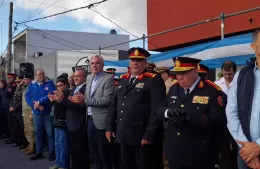 Se desarrolló el desfile de los 100 años de Bomberos de Berisso:  “Nos quedó chica la Génova, gracias a todos los que colaboraron”