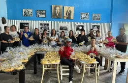 Las 62 Organizaciones Peronistas entregaron roscas de Pascuas