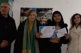 Entrega de certificados en el CFL N°404