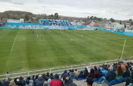 Villa San Carlos venció a Defensores Unidos y sigue alejándose de la zona baja