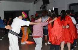 Fiesta de Disfraces en el Baile por la Inclusión